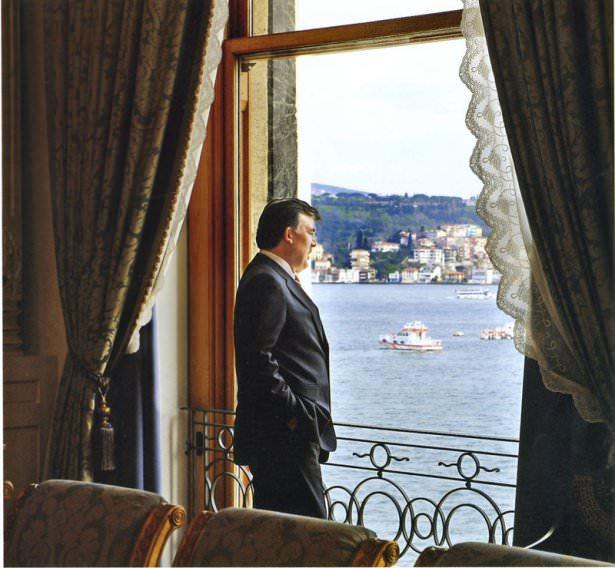 <p>Abdullah Gül, göreve başladığı günden bu yana Türkiye toplumuna yönelik bütünleştirici bir rol oynadı. Katılımcı vizyonu ve uzlaşmacı kişiliği, Çankaya Köşkü'nü her kesimin temsil bulduğu bir makama dönüştürdü</p>

<p> </p>
