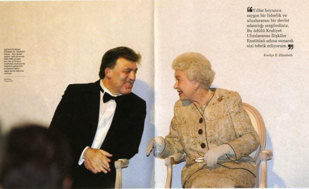 <p>İngiltere Kraliçesi Elizabeth ile ''Chatham House-Yılın Devlet Adamı'' ödül töreninde. Ödül 2005 yılından beri her yıl Kraliçe tarafından uluslararası ilişkilerin gelişime en önemli katkıyı yapan devlet adamına veriliyor. (İngiltere-9 Kasım 2010)</p>
