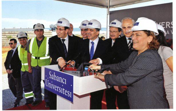 <p>Abdullah Gül, Sabancı Üniversitesi Nanoteknoloji Merkezi'nin açılışını üniversitenin mütevelli heyeti başkanı Güler Sabancı ile yaptı. (İstanbul-11 Haziran 2010)</p>