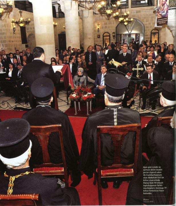 <p>Aynı gün içinde üç semavi dinin ibadet yerini ziyaret eden ilk Cumhurbaşkanı olan Abdullah Gül'ün kilise ziyaretinde Hatay'daki Hıristiyan topluluğunun farklı mezheplere mensup 19 kilise temsilcisi hazır bulundu. (Hatay-3 Kasım 2010)</p>
