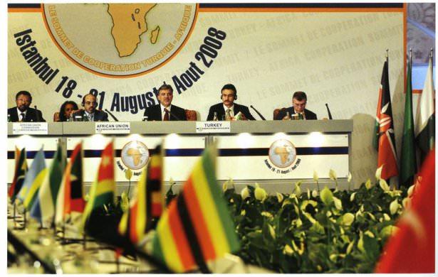 <p>Abdullah Gül'ün himayesinde 51 Afrika ülkesi ve 11 uluslararası kuruluş temsilcisinin katıldığı Birinci Türkiye-Afrika İşbirliği Zirvesi yapıldı. Zirvelerin beş yılda bir yapılması ve bir sonraki zirvenin 2013 yılında bir Afrika ülkesinde toplanmasına karar verildi. (İstanbul-19 Ağustos 2008)</p>