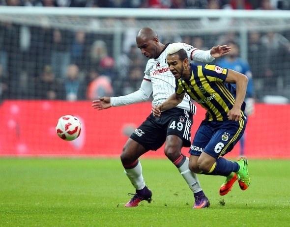 <p><strong>FENER ORTA 3'LÜYE BASKI YAPTI </strong></p>

<p>Fenerbahçe'nin tek planının biraz daha dozajının arttığı bir oyundu. Fenerbahçe rakibi durdurmaya çalışıyor bu sefer oyunu oynatmamaya çalıştı. Neredeyse adam adama rakip orta üçlüye baskı yaptı. Talisca'yı, Atiba'yı Oğuzhan'ı... Böyle olunca Beşiktaş Quaresma'ya dönemedi. 20.dakikadan sonra Beşiktaş orta sahası biraz hareketlenince Talisca'nın bir kafası var o kadar. 41.dakikaya kadar oyun böyleydi.</p>
