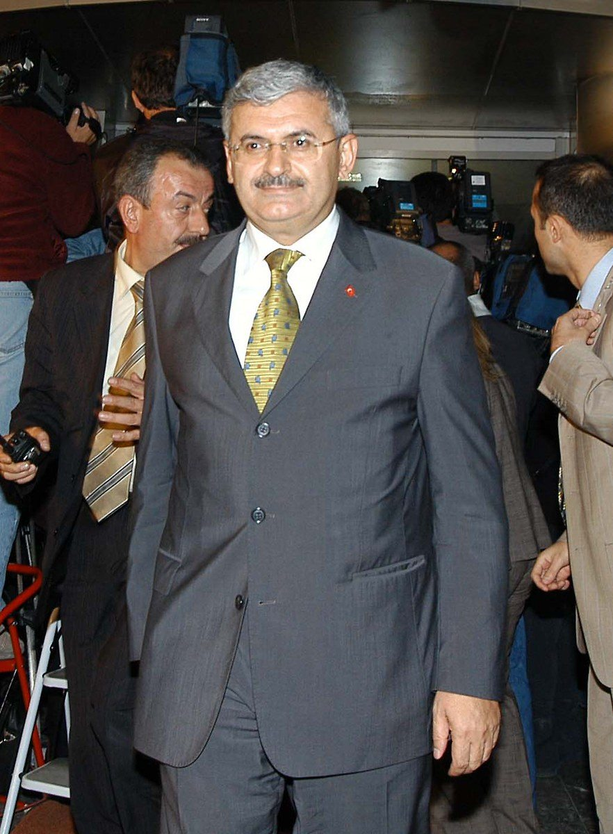 <p>Ulaştırma Bakanı Binali Yıldırım (20 Ağu 2002)</p>
