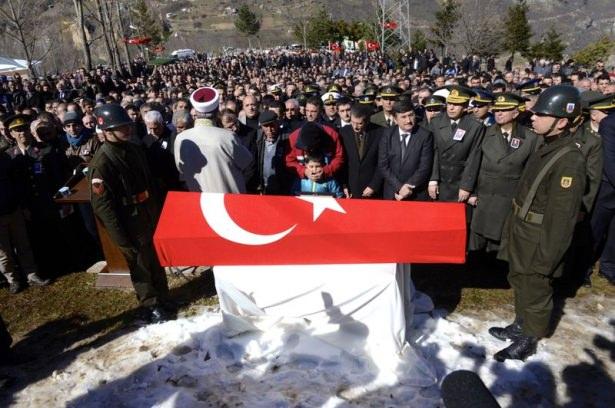 <p>Şah Fırat Operasyonu sırasında şehit olan başçavuş, memleketi Trabzon’da son yolculuğuna uğurlandı.</p>
