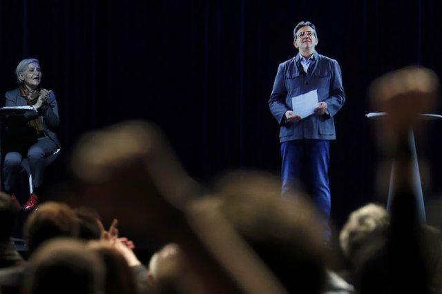 <p>Melenchon, hologramlı konuşması için ezeli rakibi Marine Le Pen'in seçim mitingiyle aynı kenti seçti. </p>

<p> </p>
