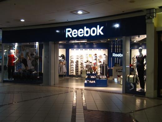 6- Reebok  2005 yılında adidas’ın satın aldığı Reebok, son on senedir Amerikan Ulusal Futbol Ligi takım formalarının tek üreticisiydi. Reebok bu ünvanını bu sene Nike’a kaptırsa da 1.2 milyar dolar ile halen en değerli markalar arasında.