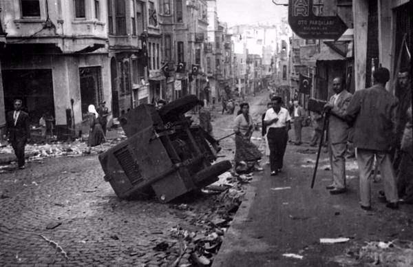 <p>6-7 Eylül 1955 İstanbul Pogromu sonrası Tarlabaşı’nın hali</p>

<p> </p>
