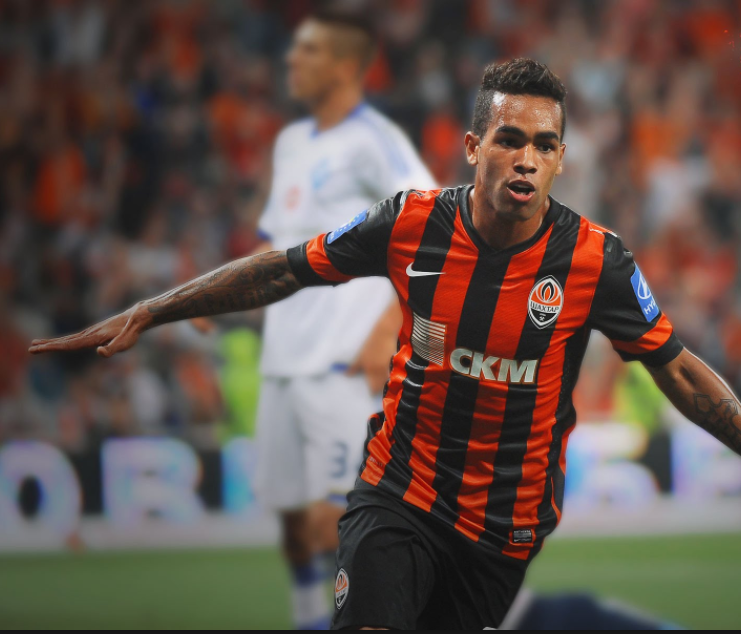 <p><strong>30- Alex Teixeira </strong></p>

<p>Shakhtar Dontesk - Jiangsu Suning</p>

<p>2016</p>

<p>50m€</p>
