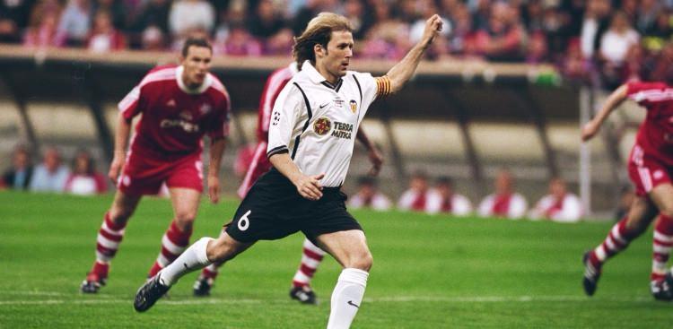 <p><strong>33- Gaizka Mendieta </strong></p>

<p>Valencia - Lazio</p>

<p>2001</p>

<p>48m€</p>
