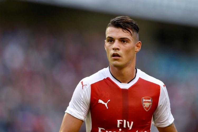 <p><strong>43- Granit Xhaka </strong></p>

<p>Borussia Mönchengladbach - Arsenal</p>

<p>2016</p>

<p>45m€</p>
