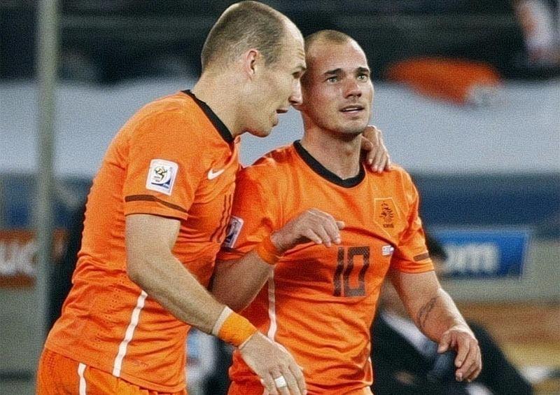 <p><strong>WESLEY SNEIJDER</strong><br />
''Hollanda Milli Takımı içinde karar aldık ve Robben'e bildirdik. Sahaya çıktığımızda o kendi topunu getirecek.''</p>