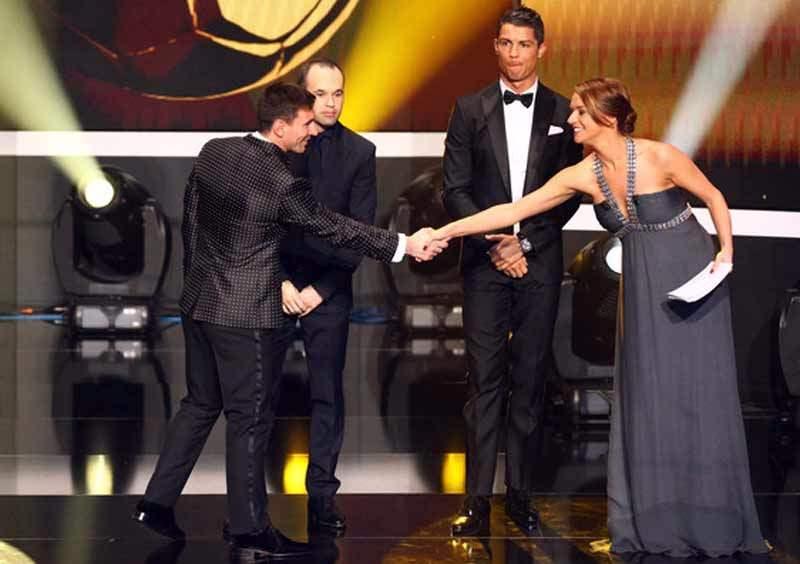 <p><strong>ZLATAN IBRAHIMOVIC</strong><br />
"Ronaldo şanslı adam. Her seferinde en önden bilet bularak, Messi'nin ödülü alışını izliyor."</p>
