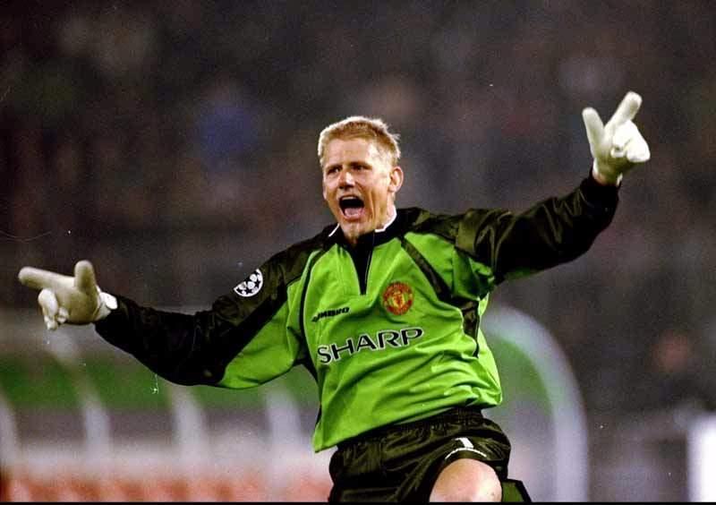 <p><strong>PETER SCHMEICHEL</strong><br />
"Bir AVM'de sahneye çıktık. Arkada Arif'in bana attığı golü gösterip durdular. Sinirim bozuldu."</p>
