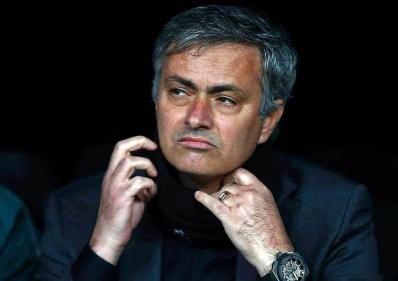 <p><strong>JOSE MOURINHO</strong><br />
Muhabir:"Takım yorgun muydu ?" Mourinho:"Yorgun mu ? Günde 15 saat çalışıp ayda birkaç yüz euroyla evine dönen baba yorgun olur, biz değil.</p>