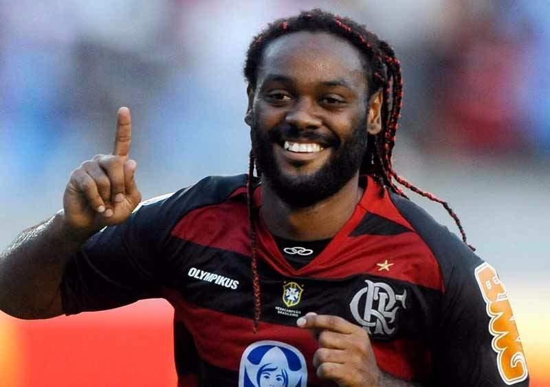 <p><strong>WAGNER LOVE</strong><br />
"Beni futbol oynuyor zannetmeyin. Benim yaptığım şey sevgilimle 90 dakikalık dilimler halinde zaman geçirmek."</p>