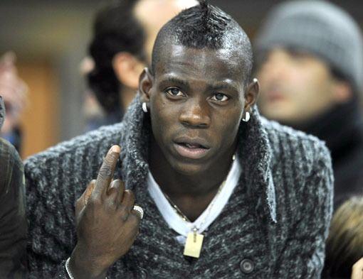 <p><strong>MARIO BALOTELLI</strong><br />
"Hakem formamı çıkarttığım için değil, vücudumu kıskandığı için bana sarı kart gösterdi."</p>