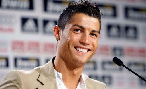 <p><strong>CRİSTİANO RONALDO</strong><br />
"Maçtan sonra herkes ter kokarken, Beckham parfüm kokuyordu."</p>