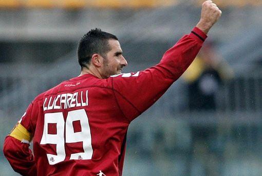 <p><strong>C. LUCARELLI</strong><br />
"Bazıları kazandıkları milyonlarla kendilerine Ferrari yada bir yat alır, ben ise kazandığım paramla Livorno forması alıyorum"</p>