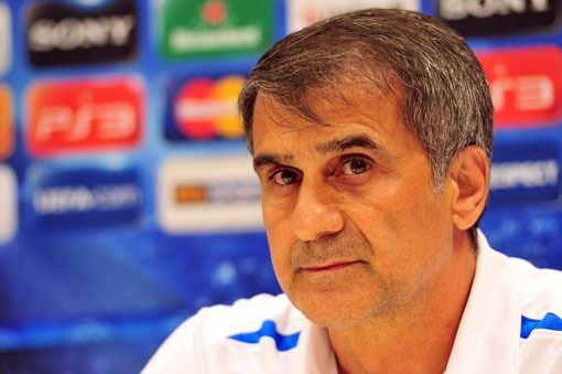 <p><strong>ŞENOL GÜNEŞ</strong><br />
"Futbolu eskiden açlar oynar, zenginler izlerdi; şimdi ise zenginler oynuyor, açlar izliyor."</p>