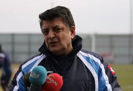 <p><strong>YILMAZ VURAL</strong><br />
"Türkiye'ye yabancı teknik direktör getirmeyin. Ben Türkçe anlatamıyorum, onlar nasıl anlatacak ?"</p>
