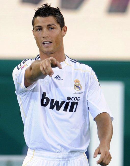 <p><strong>CRİSTİANO RONALDO</strong><br />
"İnsanlar benim kendim ve para için oynadığımı söylüyor. Oysa ki ben, babam benimle gurur duysun diye oynuyorum.''</p>
