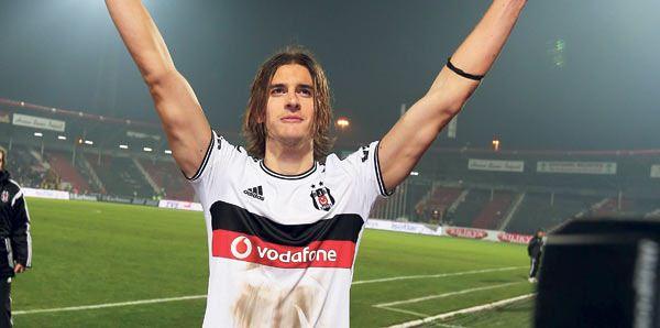 <p>Atınç Nukan - İstanbul</p>
