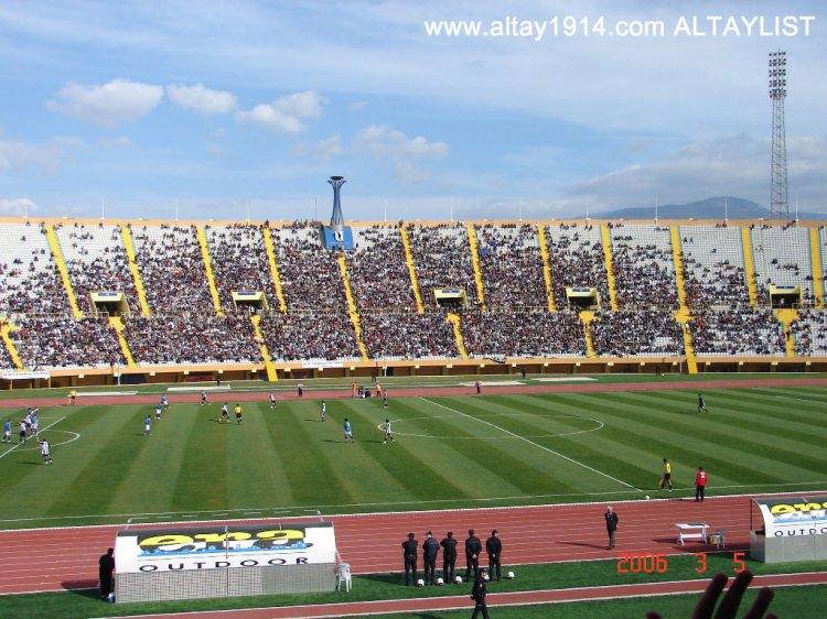 <p>İzmir Atatürk Stadı(Yenilenebilir)<br />
Kapasite: 50.000</p>

<p> </p>
