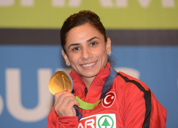 <p>Nevin Yanıt</p>
