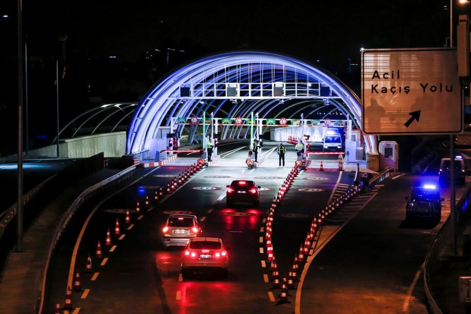 <p>Avrasya Tüneli, İstanbul'un Avrupa ve Asya yakalarındaki girişlerinden karşılıklı araç geçişleri için saat 07.00 itibarıyla hizmete sunuldu.</p>

<p> </p>
