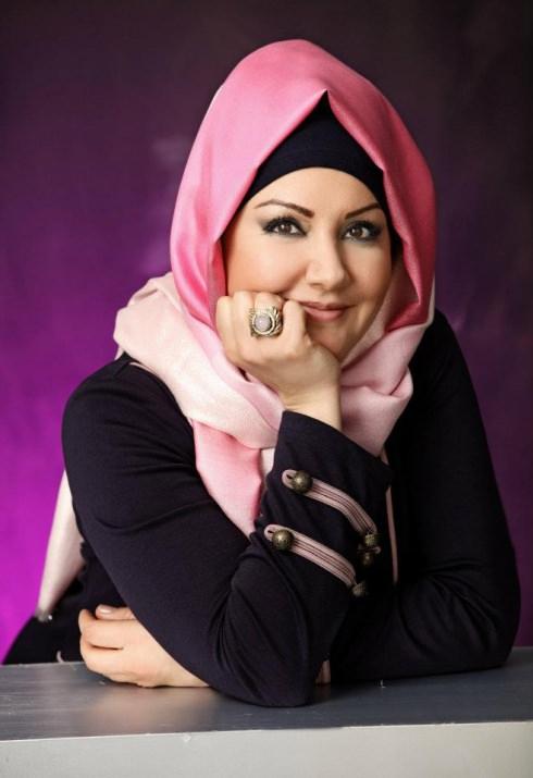 <p>İkbal Gürpınar - Televizyon ekranlarının sevimli sunucularından İkbal Gürpınar da içinden gelen sesi dinleyip maneviyata yönelen ünlülerden.</p>
