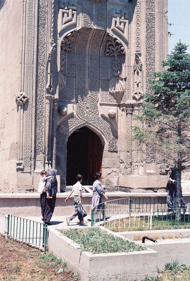 <p>1989<br />
İnce Minareli Medrese, Konya</p>
