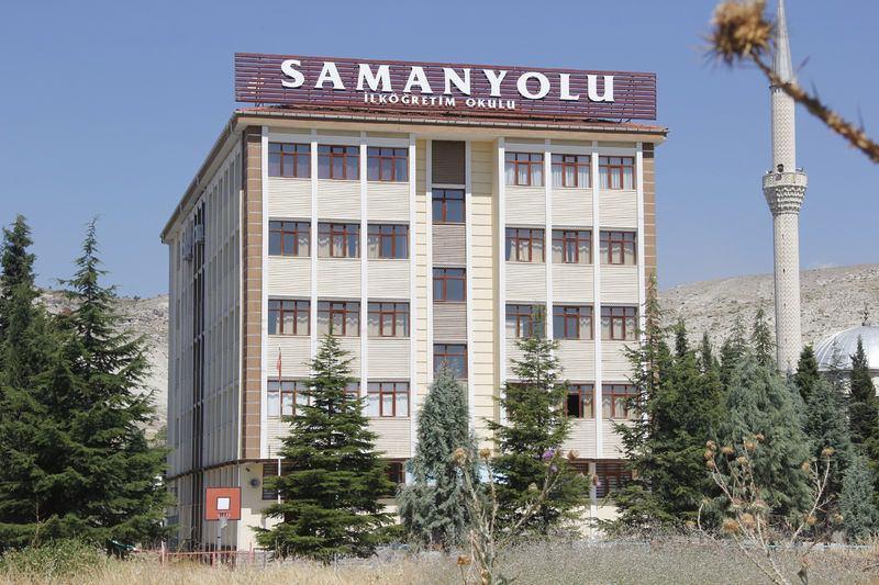 <p>Ankara'nın Beypazarı ilçesinde, Fetullahçı Terör Örgütünün (FETÖ) darbe girişimiyle ilgili soruşturma kapsamında 2 özel okul ve 1 öğrenci yurdu mühürlendi, 17 kişi gözaltına alındı. </p>