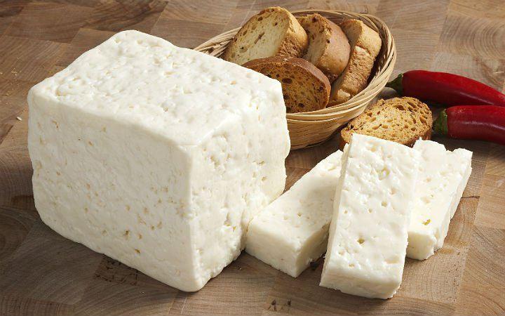 <p><strong>Günde iki dilim beyaz peynir </strong></p>

<p>Peynir, içerdiği kaliteli ve yüksek protein sayesinde sindirilirken birçok yiyeceğe göre iç bedene de fazla kalori harcatarak, metabolizmayı canlandırıcı etki sağlıyor. Çinko ile B12 vitaminlerini içeren peynir yendikten sonra bağırsaklarda bütirat üretimini artıyor ve bu da metabolizmayı hızlandırıyor.</p>
