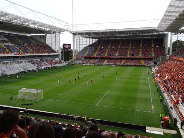 <p>Yer: Lens, Fransa</p>
<p>Zemin: çim</p>
<p>Ev sahibi: RC Lens</p>
<p>Kapasite: 38,223</p>