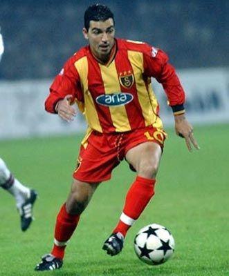 <p><strong>2 sezon oynadığı (2000-2002) ve tüm taraftarların sevgisini kazandığı Fenerbahçe'den, bedelsiz olarak Galatasaray'a gitti. Türkiye'den ayrıldıktan sonra bile Hain Revivo diye anıldı.</strong></p>