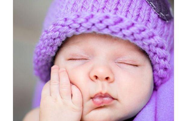 <p><strong>Peki anne ve babalar, bebeğinin uyku esnasında sürekli uyanıp uyku düzeninin bozulmaması için neler yapabilir?</strong></p>

