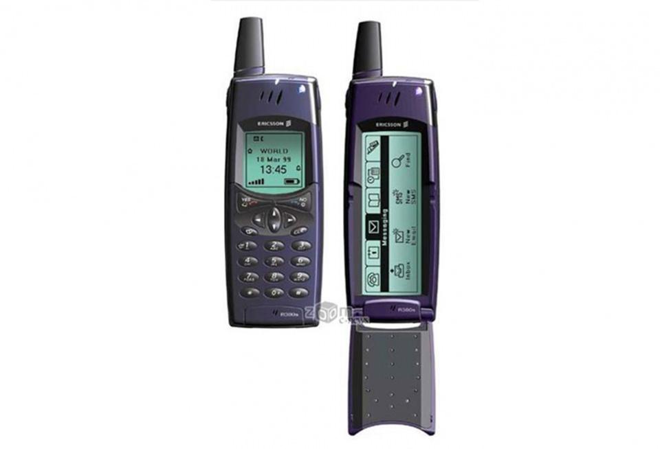 <p><strong>Ericsson R380 – 2000</strong><br />
<br />
Yarım kapağı açıldığında dev dokunmatik bir ekran aktive oluyordu.</p>

<p> </p>

<p> </p>
