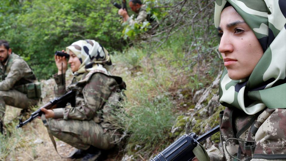 <p>Karabulut, bir ay boyunca gördükleri eğitimlerde en başarılı oldukları kulvarın atış eğitimleri olduğunu vurgulayarak, "Bu görev kadınlar için zor olabilir ama biz vatan aşkı gözüyle baktığımız için bize kutsal olarak görünüyor.</p>