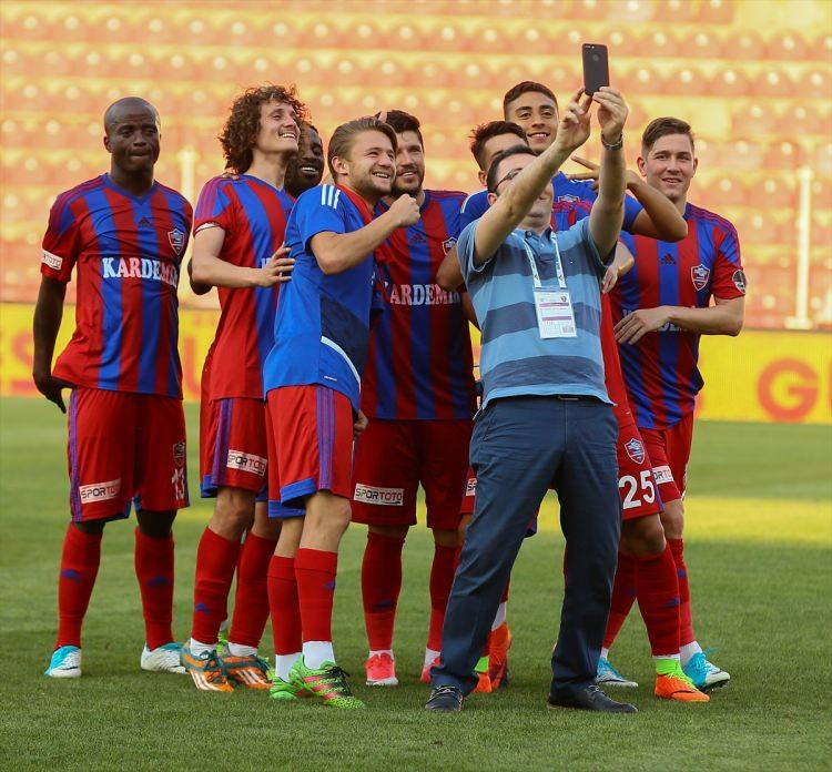 <p>Süper Lig: Karabükspor <br />
<br />
(Süper Lig'de 9 Yıl)</p>