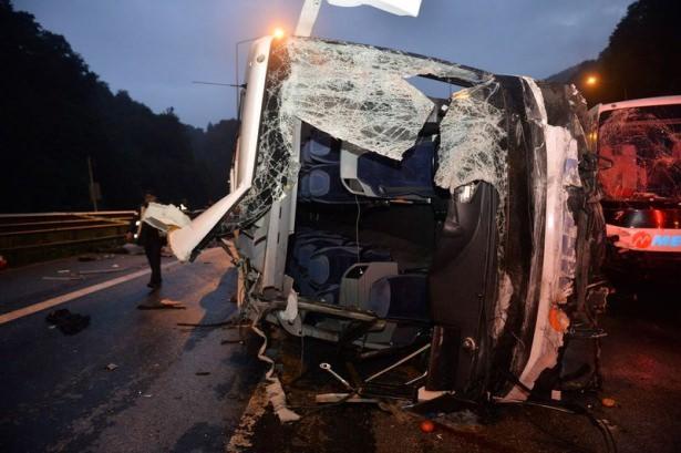 <p>TEM otoyolunun İstanbul istikametinin Bolu Dağı çıkışında iki yolcu otobüsünün karıştığı 2 farklı kazada, 6 kişi hayatını kaybetti.</p>

<p> </p>
