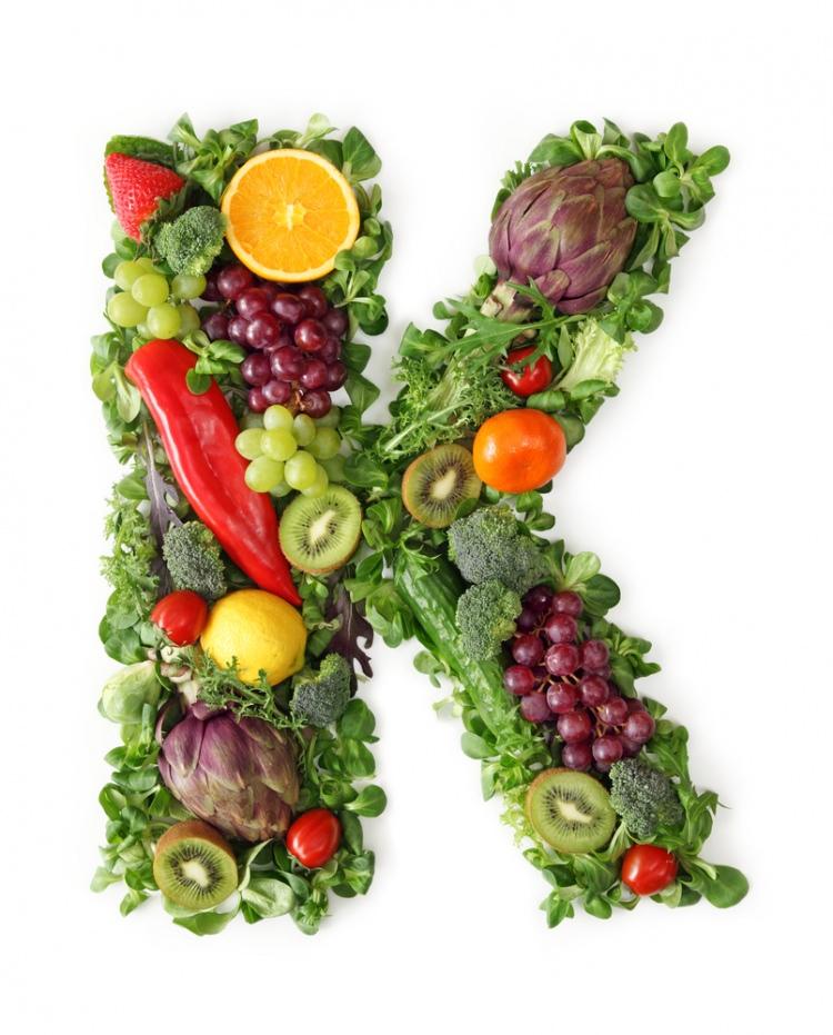 <p>Kanın pıhtılaşmasını sağlayarak, kemiklerin güçlenmesinde etkili olan K vitamini, sık tüketilen yeşil yapraklı sebzelerde bulunur.</p>
