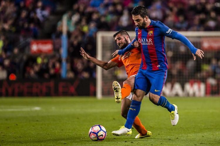 <p>Masip haricindeki üç futbolcunun performansları taraftarlardan güvenoyu almazken, Rafinha, Denis Suarez ve Aleix Vidal ise takımda kalması gereken oyuncular olarak gösterildi.</p>
