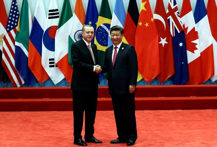 <p>Cumhurbaşkanı Recep Tayyip Erdoğan, G20 Devlet ve Hükümet Başkanları Zirvesi'ne katılmak amacıyla bulunduğu Çin'in Hangzhou kentinde, Çin Halk Cumhuriyeti Cumhurbaşkanı Şi Cinping ile görüştü.</p>
