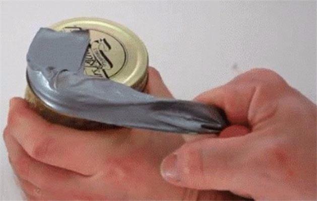 <p>İnatçı reçel kavanozlarının kapağını, izole bantla açabilirsiniz.</p>
