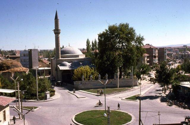 <p><strong>Karaman</strong></p>
<p>2015 nüfusu: 242.196 kişi.</p>
<p>2016 nüfusu: 245.610 kişi.</p>
<p>Değişim(%): 1,40</p>