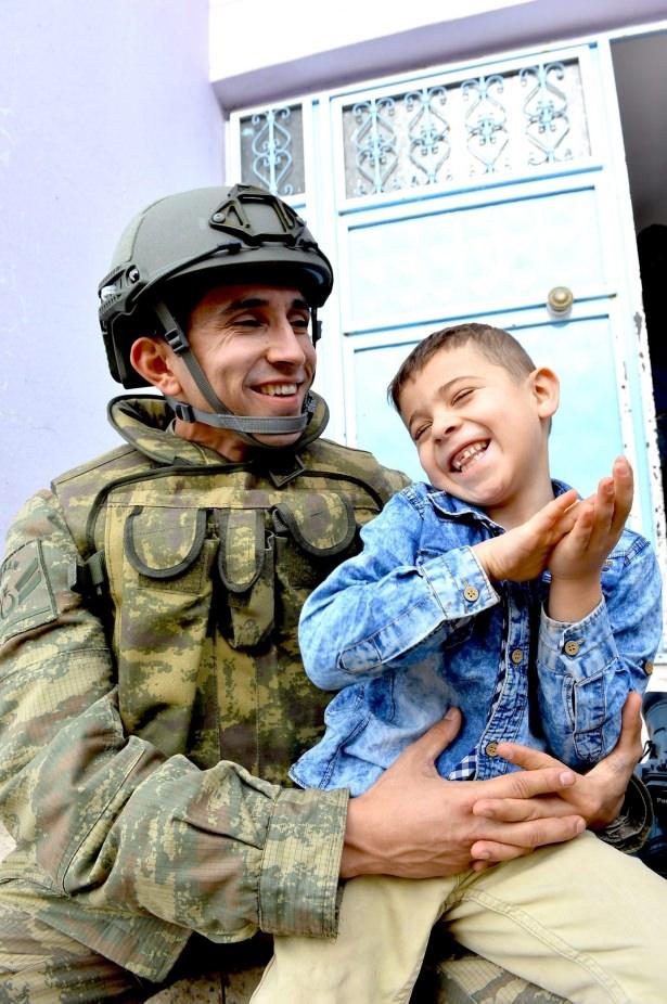 <p>Doğu ve Güneydoğu'da devam eden operasyonlar devam ederken bölge halkının tüm ihtiyaçları karşılanıyor.</p>

<p> </p>
