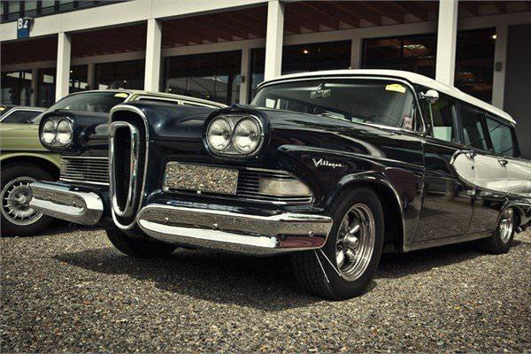 <p><strong>1957 - Ford Edsel</strong></p>

<p>Ford'un 400 milyon dolar yatırım yaptığı araba 1957'de &uuml;retime başladı. 1960'ta ise &uuml;retim durdu.</p>
