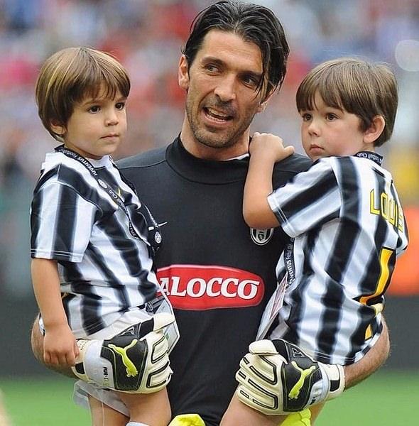 <p>Buffon, David ve Louis</p>

