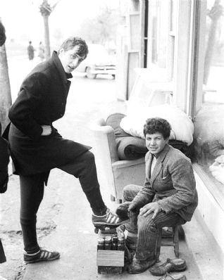 <p>Ajax 'lı Johan Cruyff, Fenerbahçe maçı sonrası İstanbul 'da geziyor (Kasım 1968)</p>

