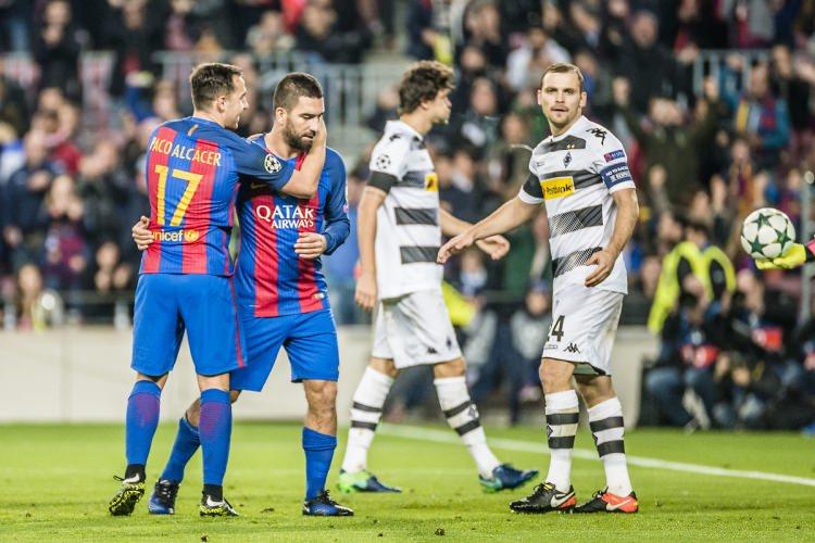 <p>Barcelona'nın Şampiyonlar Ligi'nde Borussia Mönchengladbach'ı 4-0 mağlup ettiği maçta 3 gol ve 1 asistlik performans sergileyen Arda adeta hakkında çıkan iddialara sahada cevap verdi. </p>
